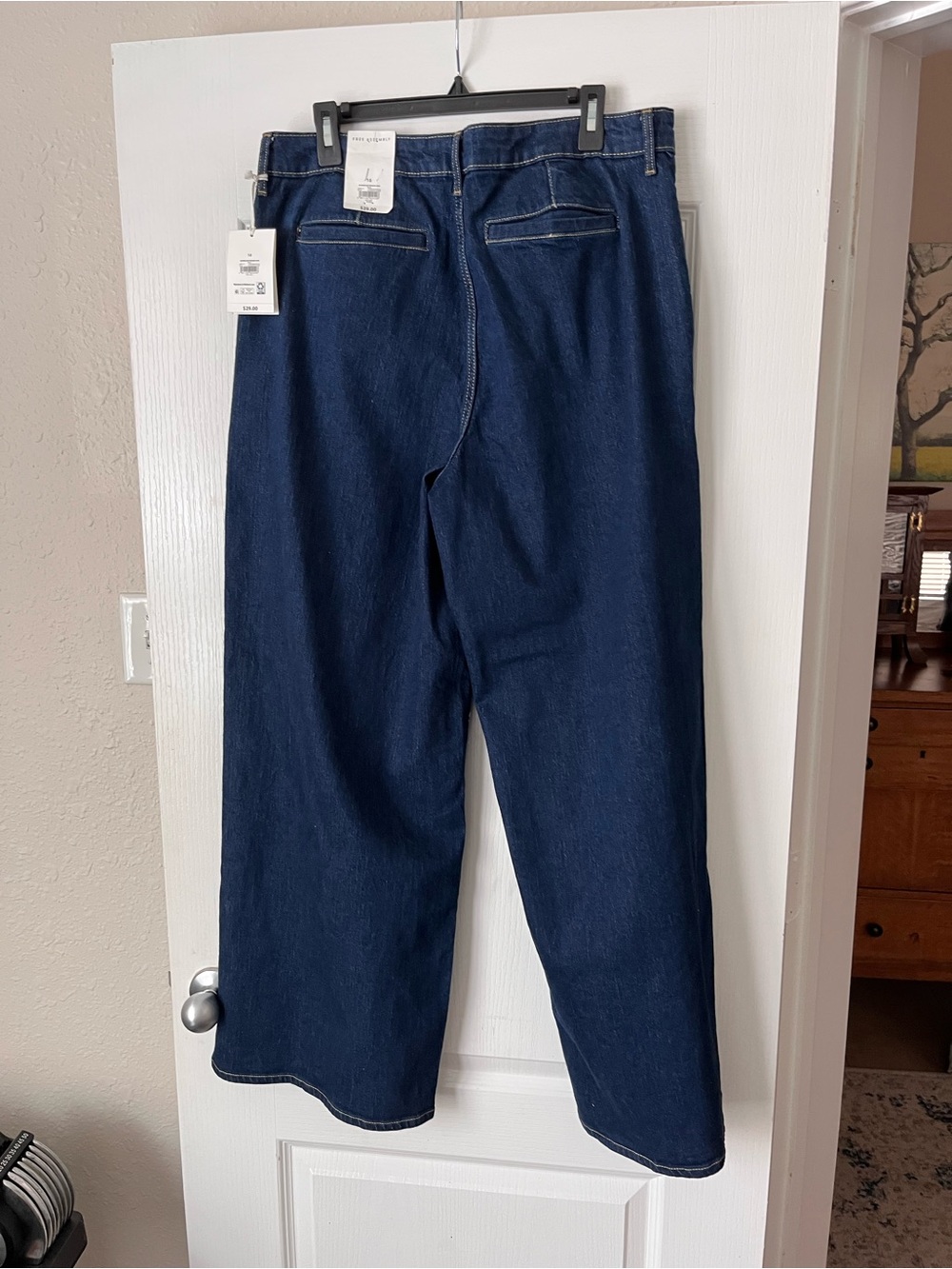 High-Rise Wide-Leg Jeans in Dark Blue - Picture 4 of 7